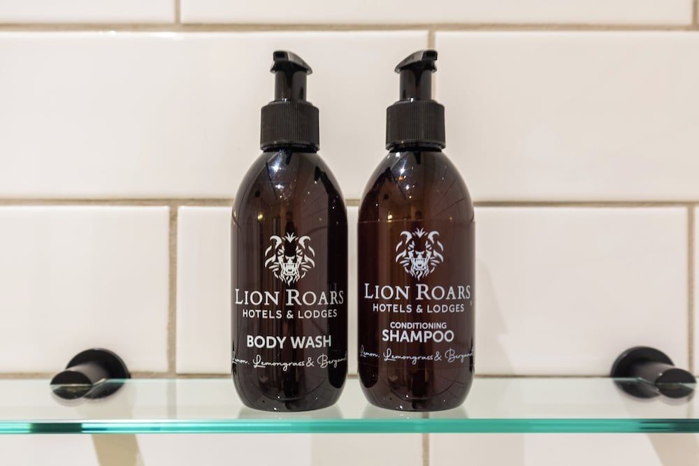 Old Bank Hotel Deluxe Room 8