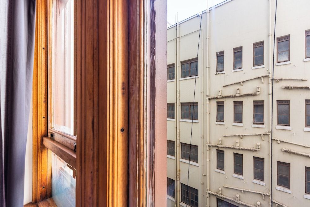 Old Bank Hotel Deluxe Room 11