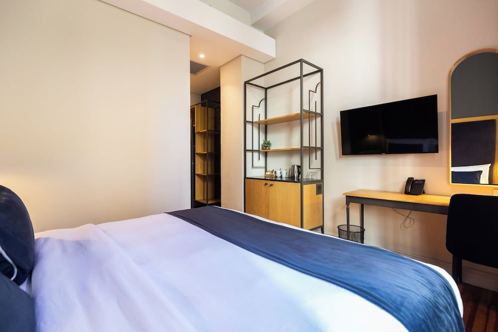 Old Bank Hotel Deluxe Room 3