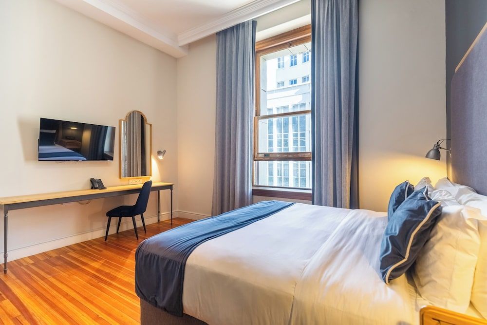 undefined Old Bank Hotel 9