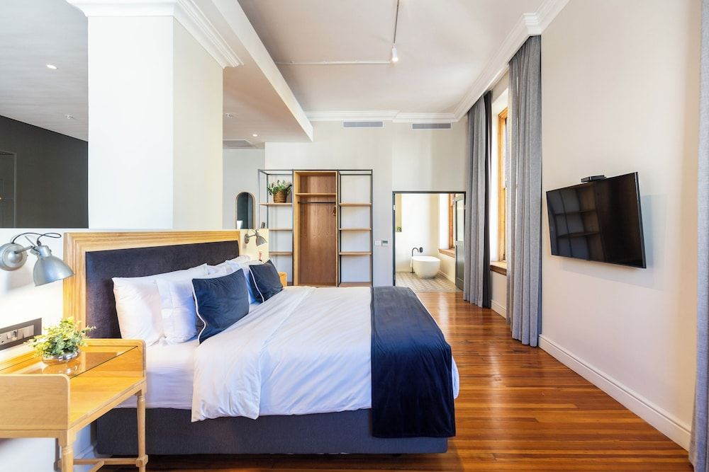 undefined Old Bank Hotel 4