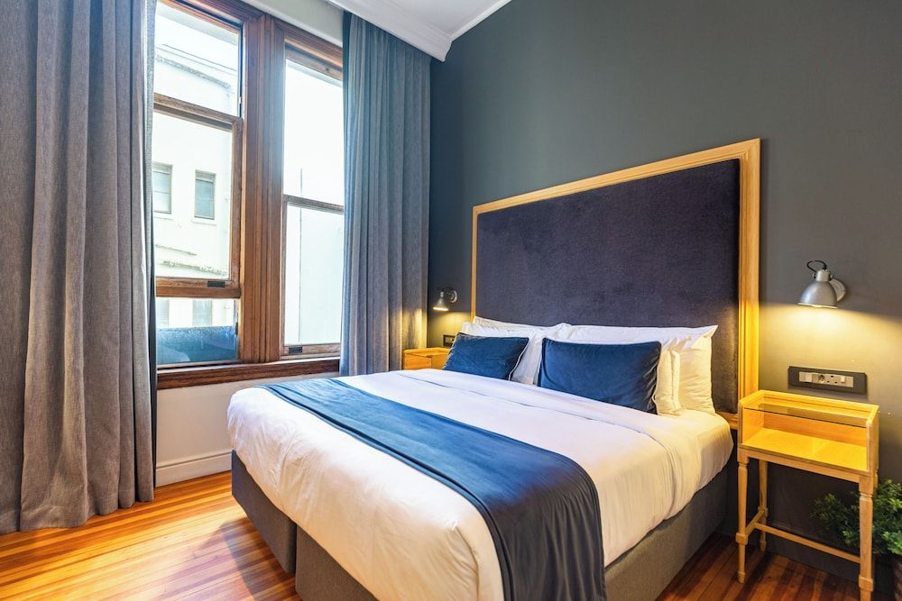 Old Bank Hotel Deluxe Room 2