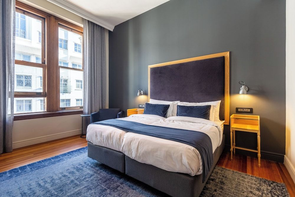 undefined Old Bank Hotel 10