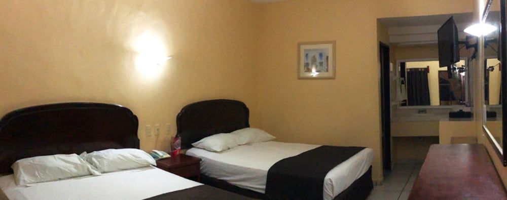 Hotel Miramar Inn Standard Double Room, 2 Double Beds 3