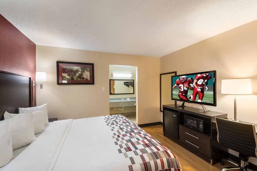 Red Roof Inn Temple Deluxe Room, 1 King Bed, Non Smoking