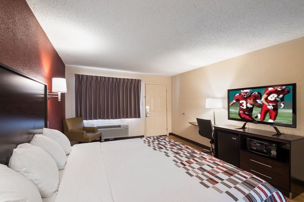 Red Roof Inn Temple Deluxe Room, 1 King Bed, Non Smoking 2