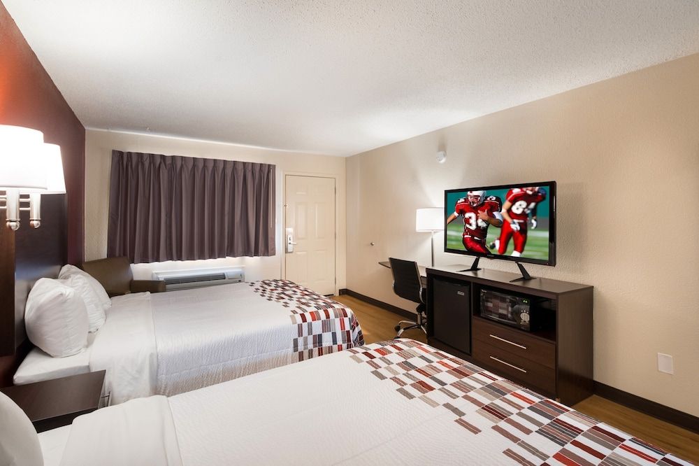 Red Roof Inn Temple Deluxe Room, 2 Queen Beds, Non Smoking 3