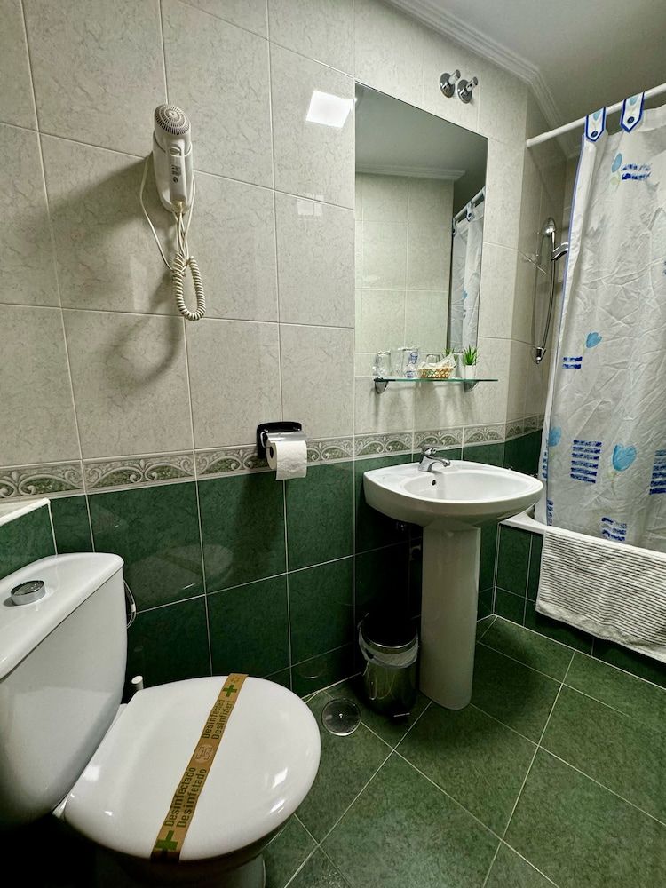 Hostal Edreira Economy Double Room, 1 Double Bed (Interior) 6