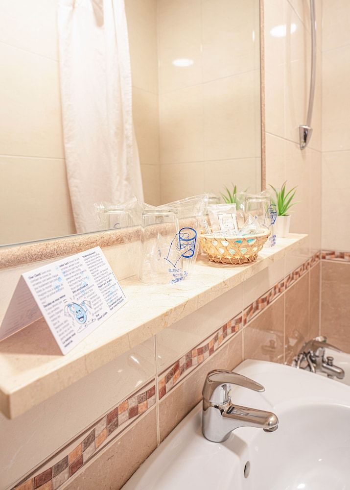 Hostal Edreira Economy Double Room, 1 Double Bed (Interior) 5