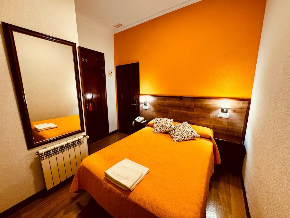 Hostal Edreira Economy Double Room, 1 Double Bed (Interior) 3