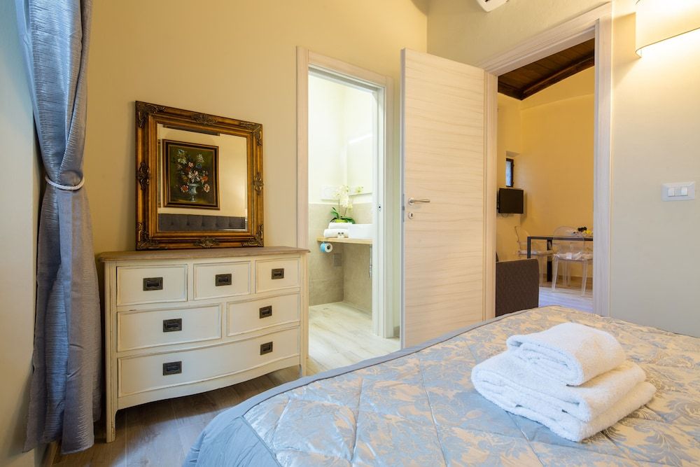 Duomo Apartments by Mmega Romantic Apartment 7