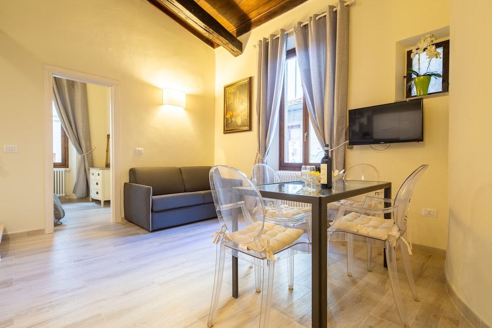 Duomo Apartments by Mmega Romantic Apartment 17