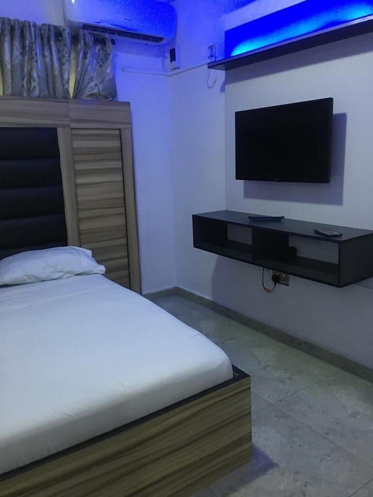 Jaybritt Luxury Apartment Double Room 6