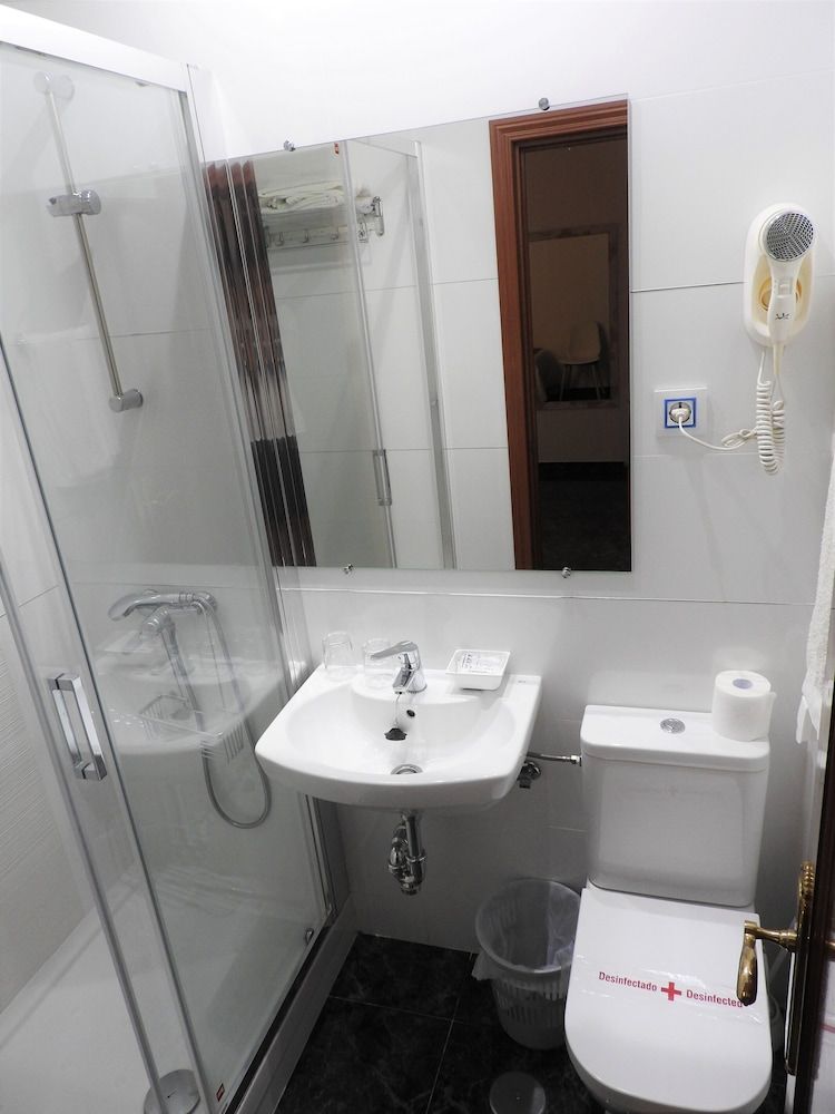 Hostal Bruña Standard Double Room 21