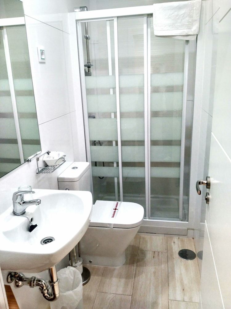 Hostal Bruña Standard Double Room 15