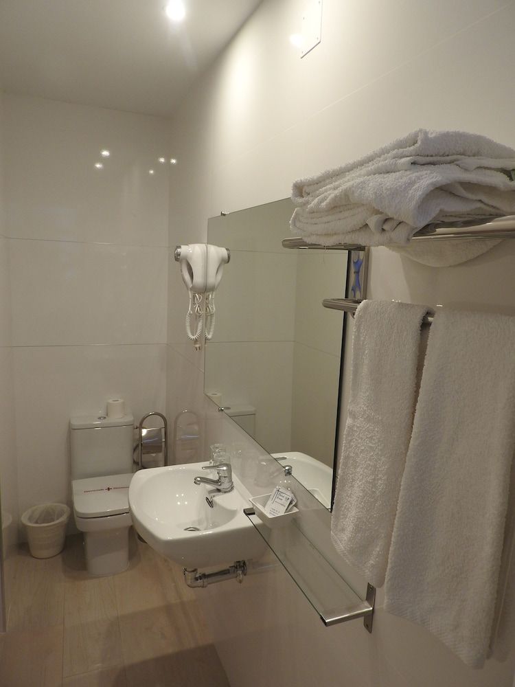 Hostal Bruña Standard Double Room 19