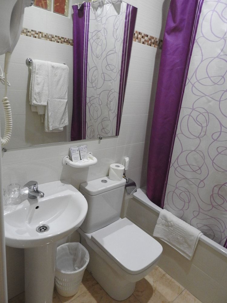 Hostal Bruña Standard Double Room 18