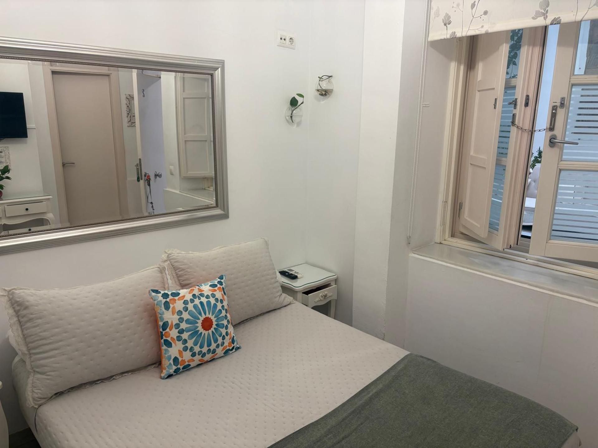 Small Double Room - Ground Floor