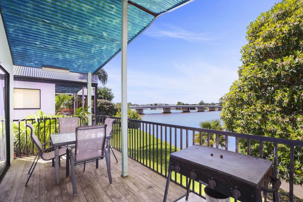 Moruya Holiday Park 2-Bedroom Executive Riverfront Villa (Not Pet Friendly) 3