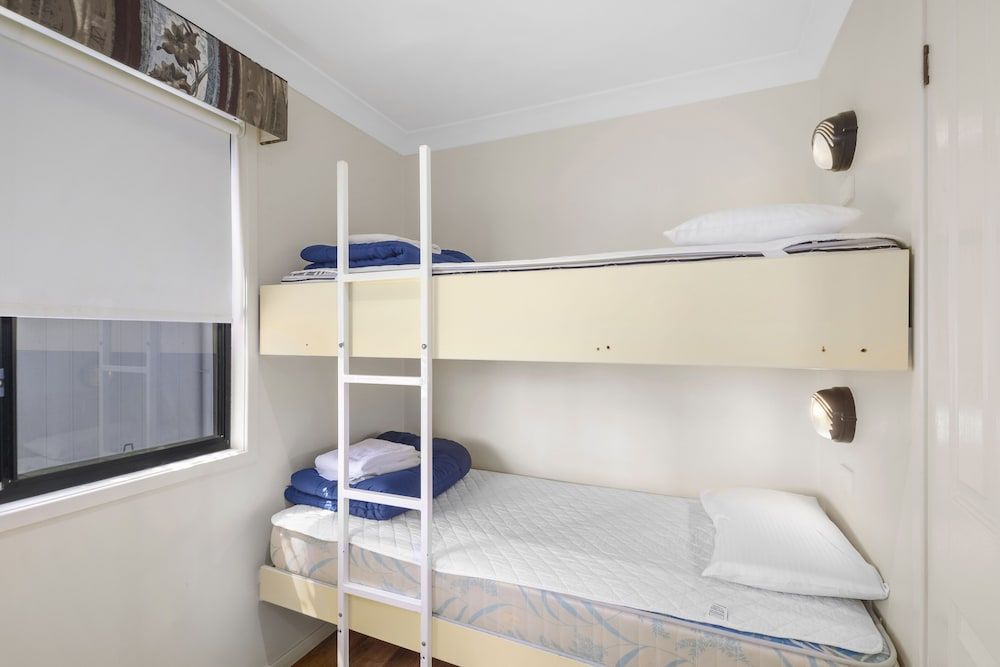 Moruya Holiday Park 2-Bedroom Executive Riverfront Villa (Not Pet Friendly)