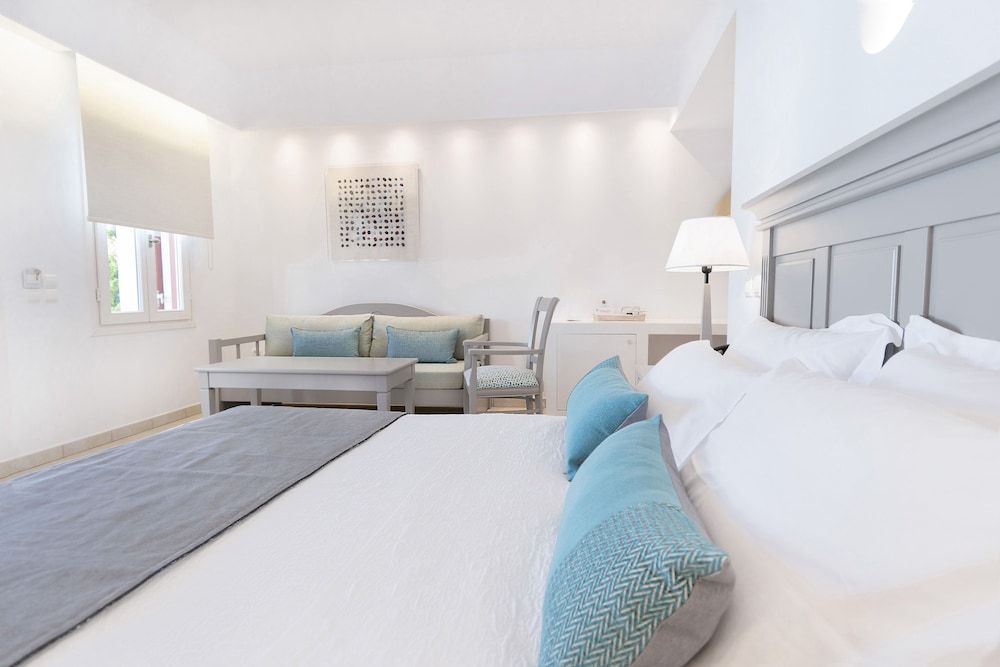 Junior Suite, Pool View