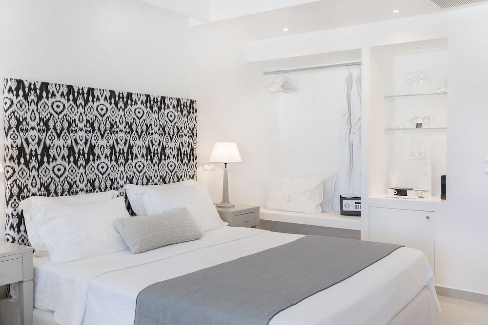 Deluxe Suite, 1 Queen Bed, Hot Tub, Sea View