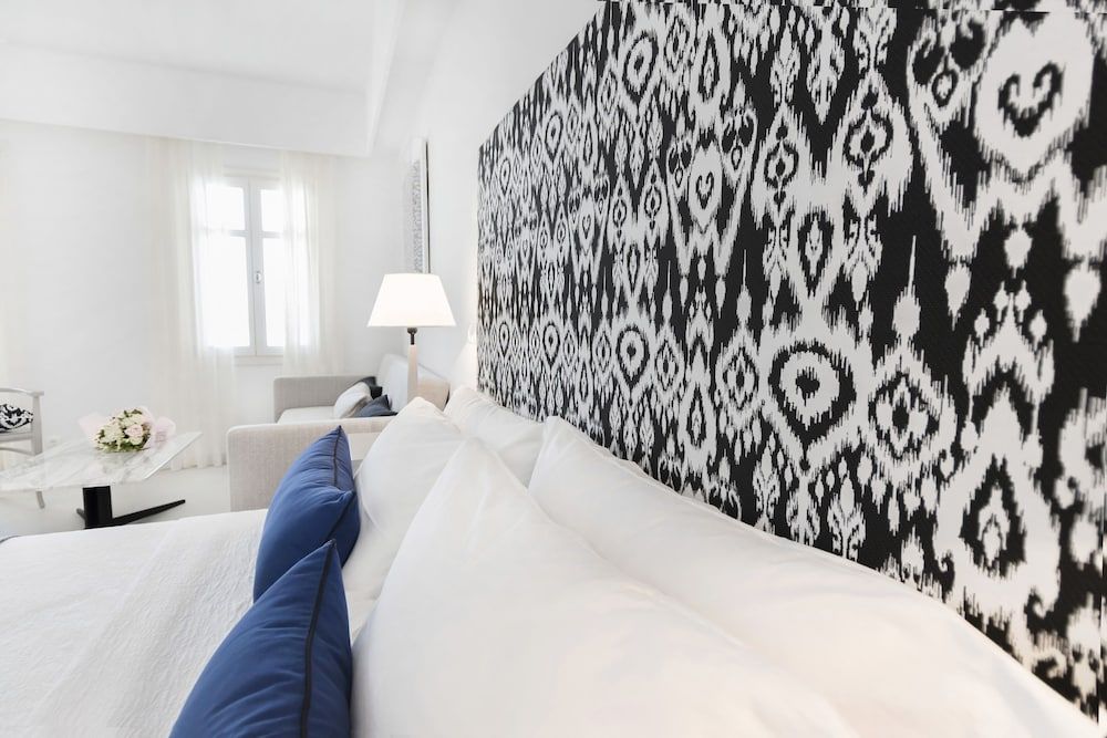 Deluxe Suite, 1 Queen Bed, Hot Tub, Sea View