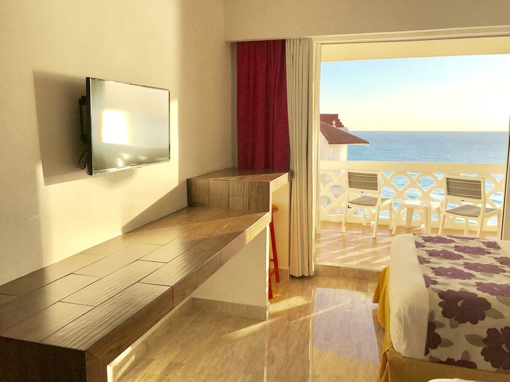 Deluxe Studio Suite, Balcony, Sea View
