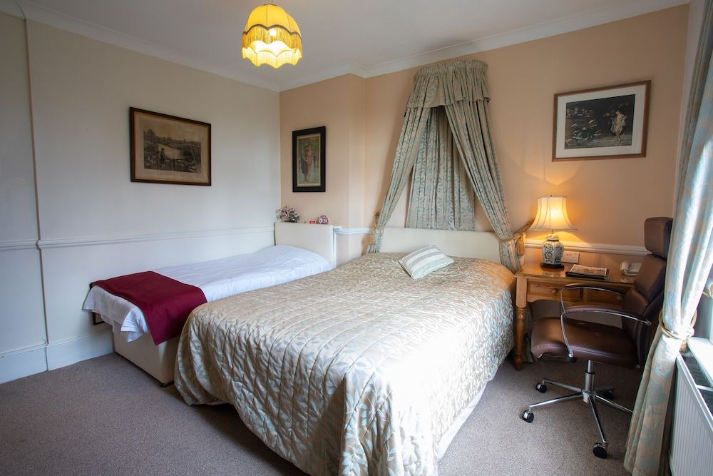 Fines Bayliwick Hotel Family Room 7