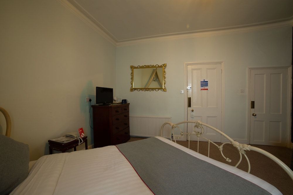 Fines Bayliwick Hotel Family Room 5