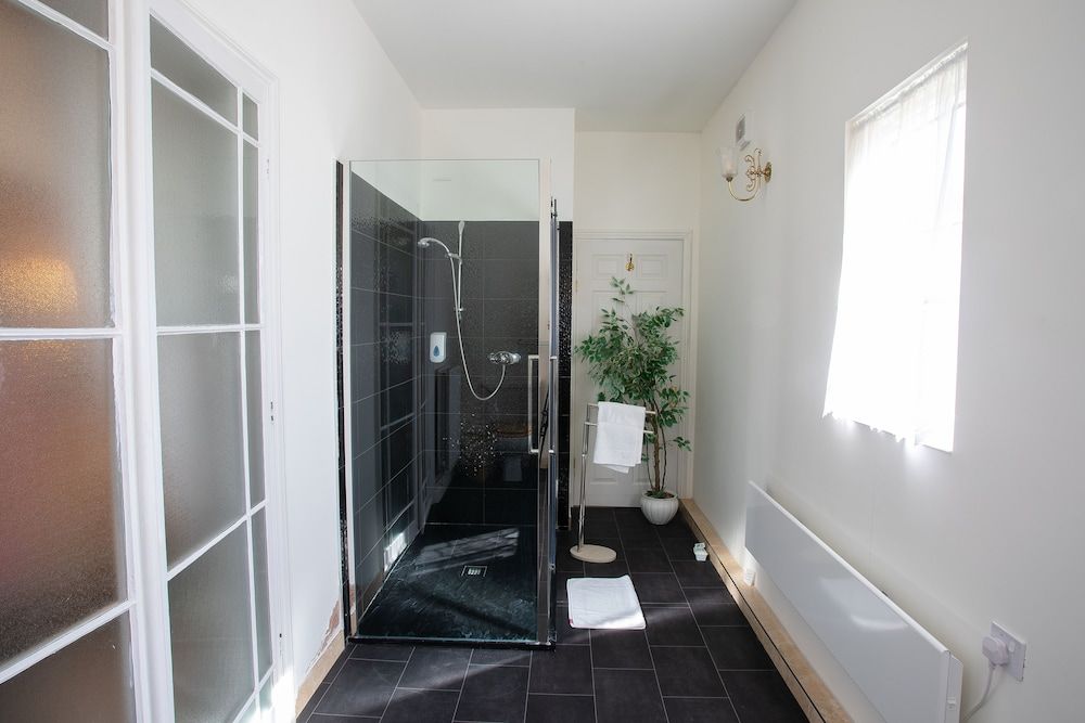 Fines Bayliwick Hotel Family Room 9