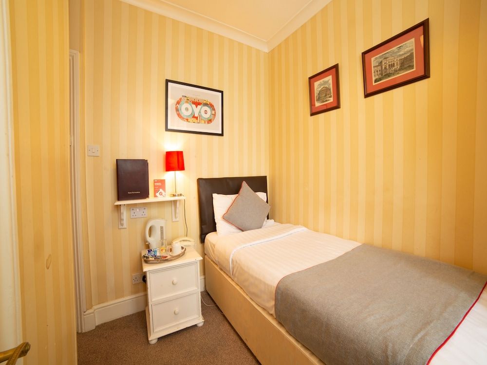 Fines Bayliwick Hotel Standard Single Room 3