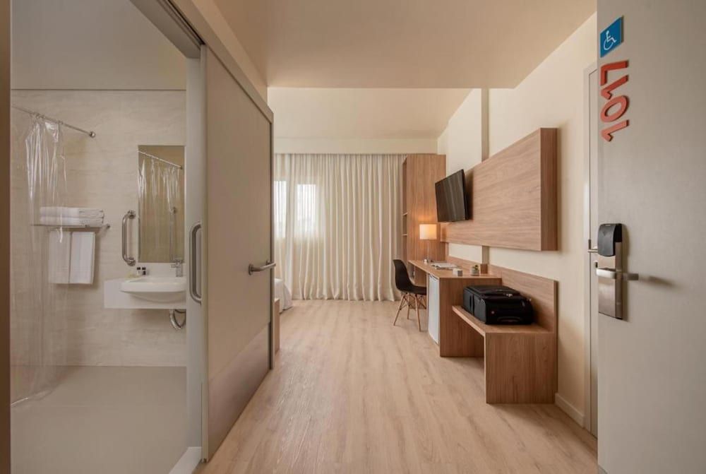 Intercity Curitiba Batel Standard PwD Disability Access - 1 Double Bed 2