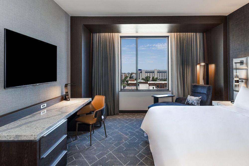 Deluxe Room, 1 King Bed, City View (Hearing Accessible)