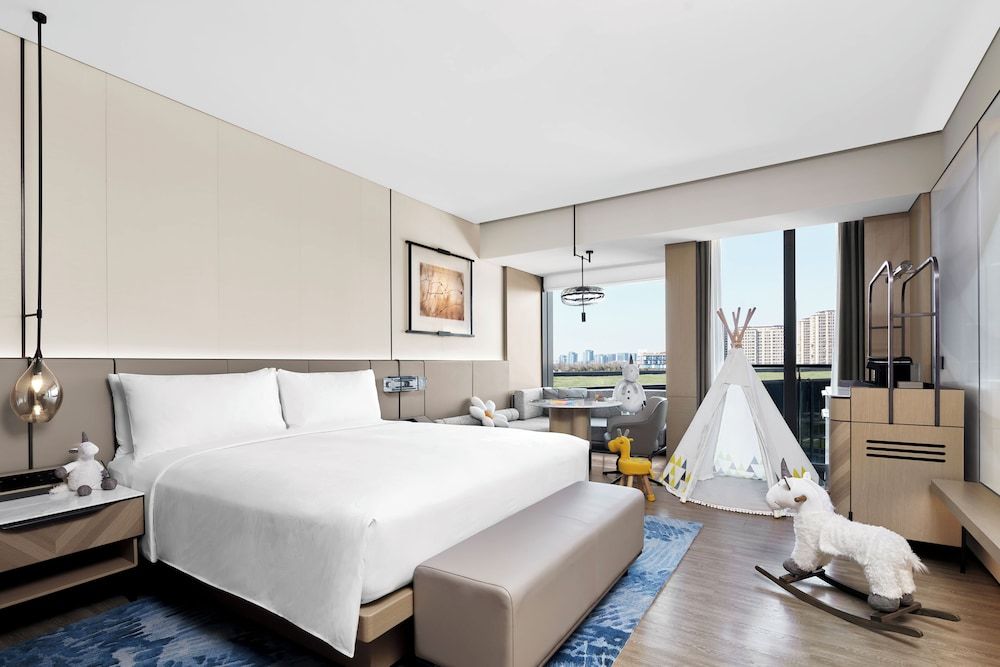 Room, 1 King Bed, Balcony, Lake View