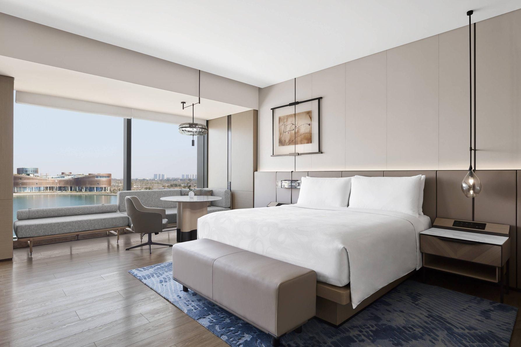 Executive lounge access, Guest room, 1 King, Lake view, Balcony