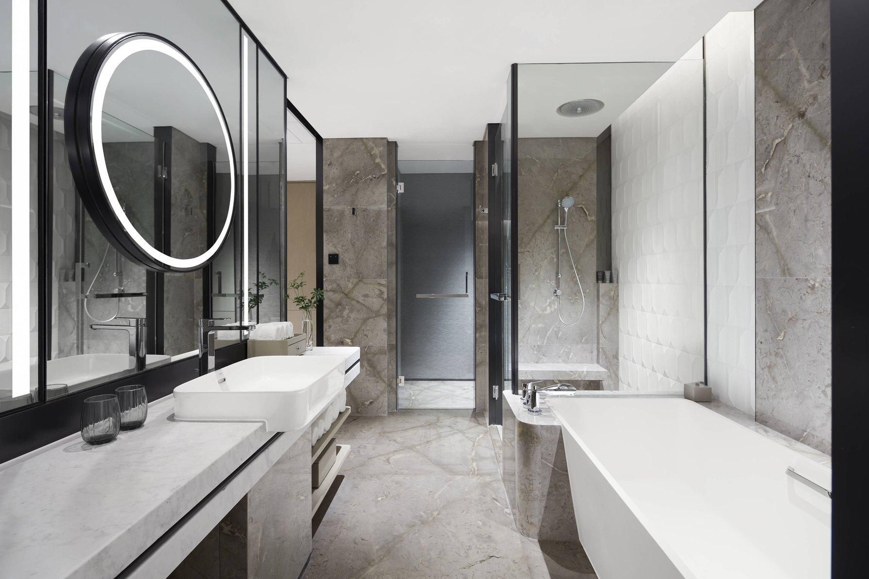 Executive lounge access, Guest room, 1 King, Lake view, Balcony