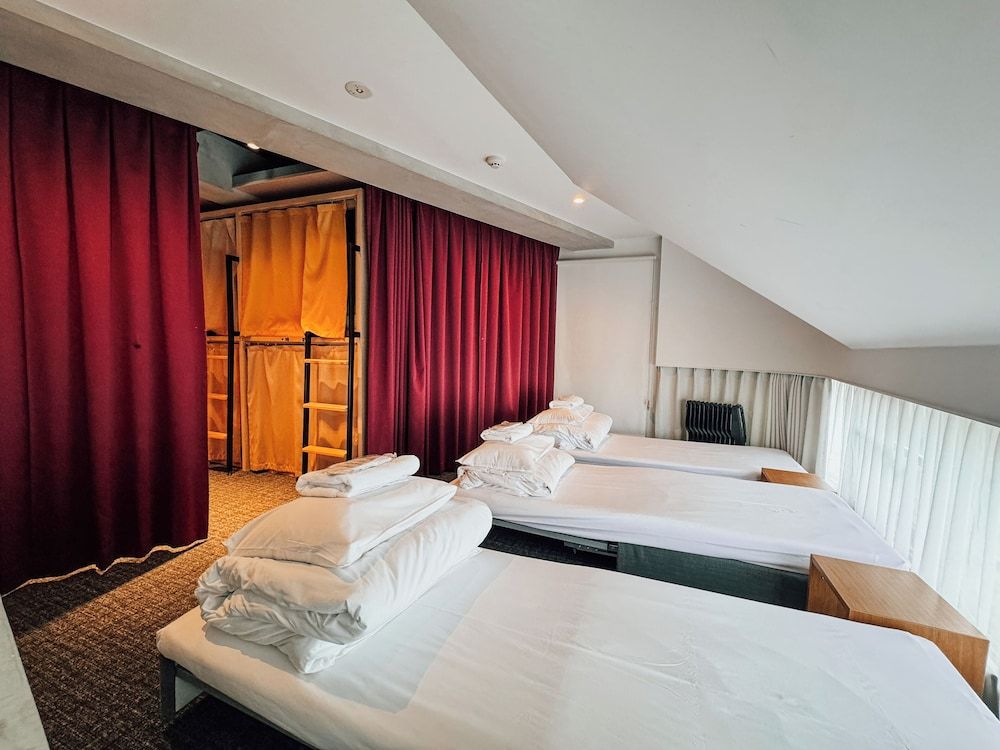 UNPLAN Shinjuku – Hostel Person mixed dormitory room (Female and male shared) (Shared toilet and shower) 9