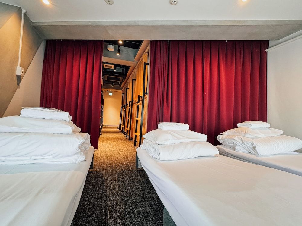 UNPLAN Shinjuku – Hostel Person mixed dormitory room (Female and male shared) (Shared toilet and shower) 10