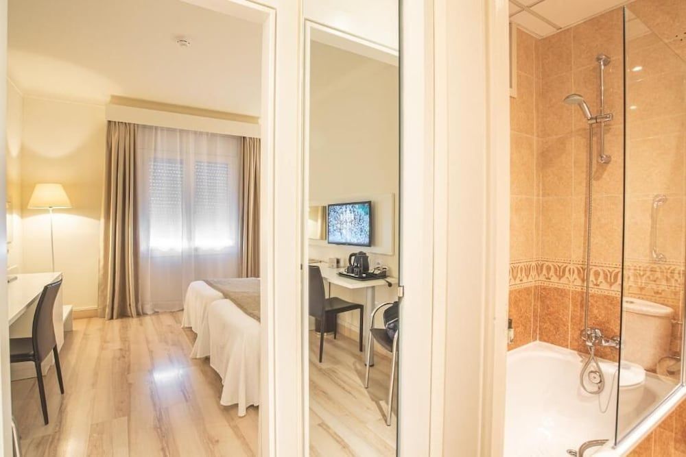 Hotel Pirineo Figueres by Pierre and Vacances Standard Double Room 3