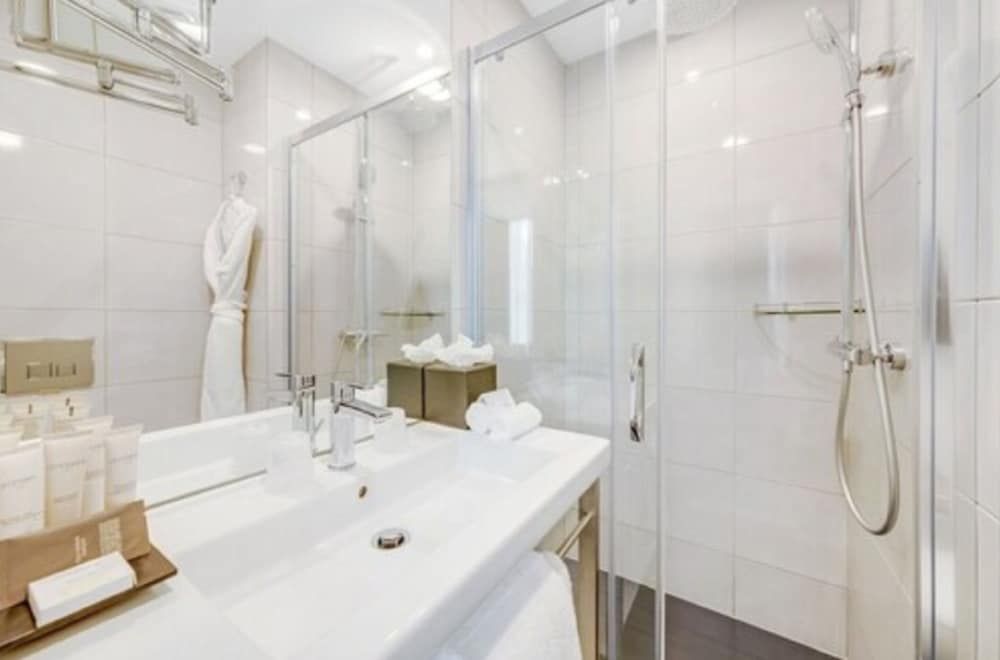 Villa Eiffel Mademoiselle Superior Double or Twin Room 5