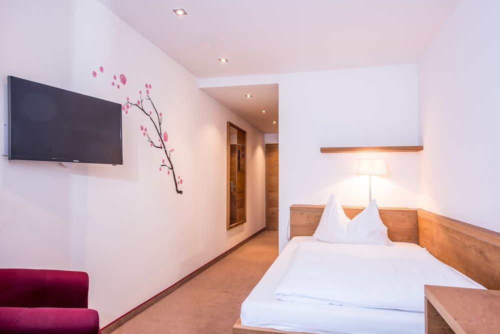 Single Room, Balcony