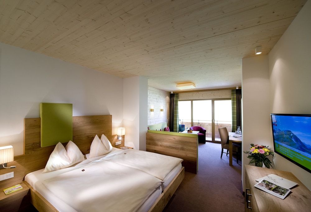 Junior Suite, 1 Bedroom, Balcony, Mountain View