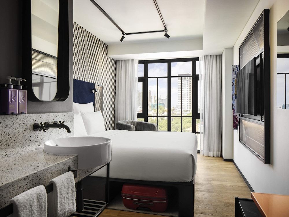 TRIBE Phnom Penh Post Office Square Comfort Room, 1 Queen Bed 4