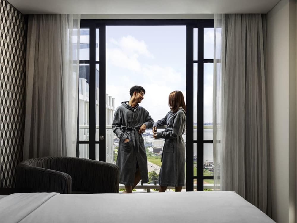 TRIBE Phnom Penh Post Office Square Comfort Room, 1 Queen Bed, Balcony 4