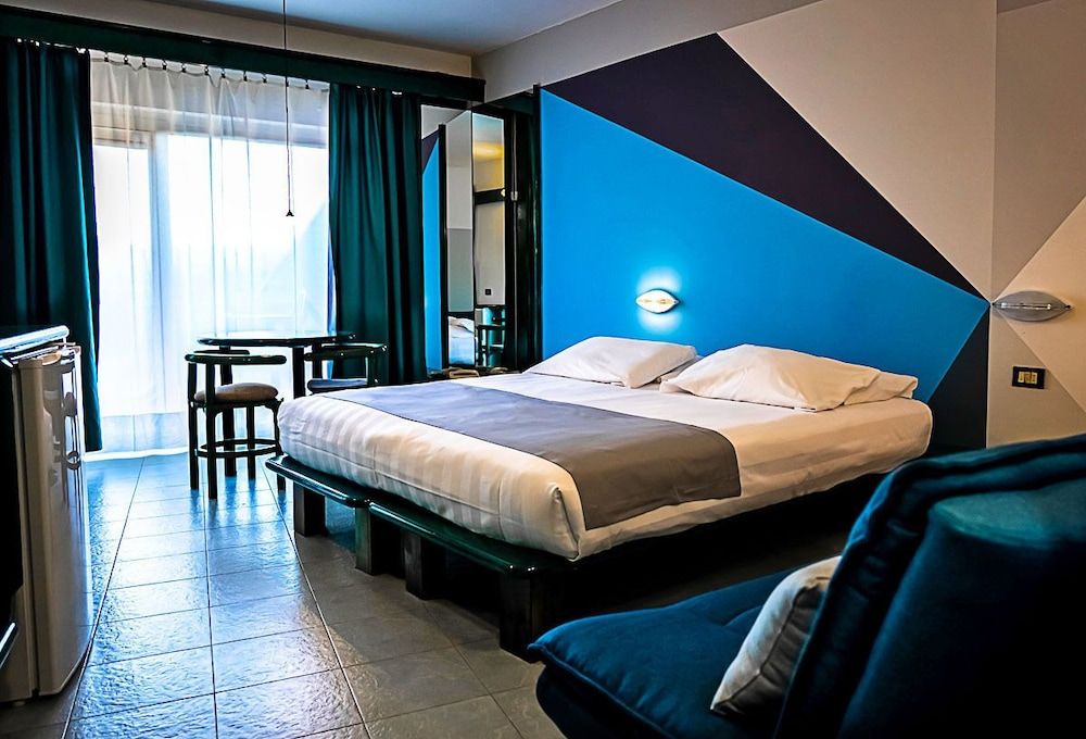 Business Hotel Condo 2