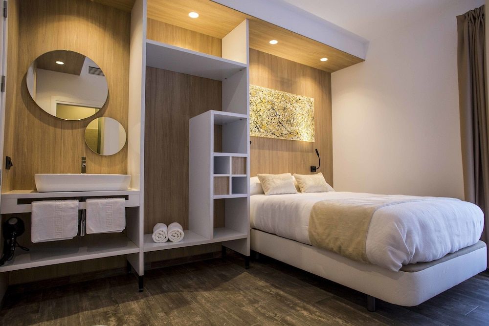 Hostal Sevilla Santa Justa Double Room, Private Bathroom 17