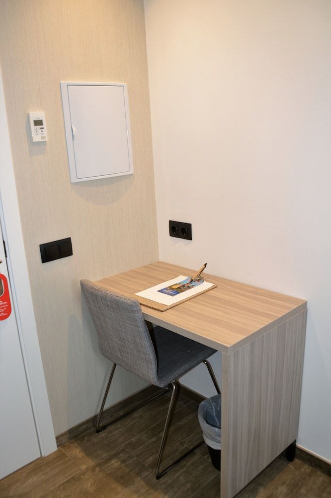 Hostal Sevilla Santa Justa Double Room, Private Bathroom 61