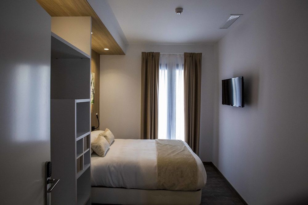 Hostal Sevilla Santa Justa Double Room, Private Bathroom 12