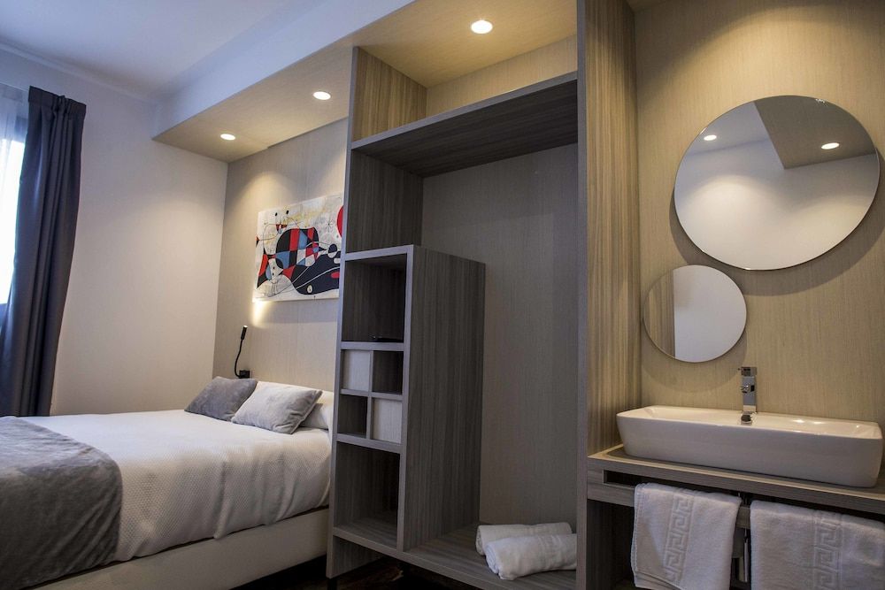 Hostal Sevilla Santa Justa Double Room, Private Bathroom 3